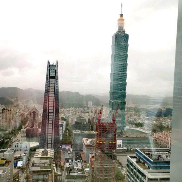 信義區的空中餐廳「饗饗攻略介紹」……吃的舒服又能靜靜欣賞101美景……