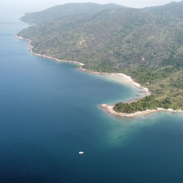 大自然奇觀，巨型摺曲洗衫板岩層