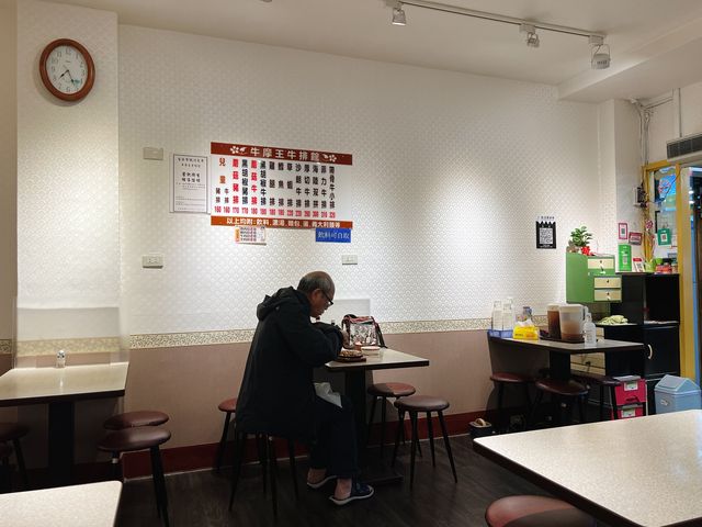 台北饒河夜市必吃美食｜牛摩王牛排館，從小吃到大