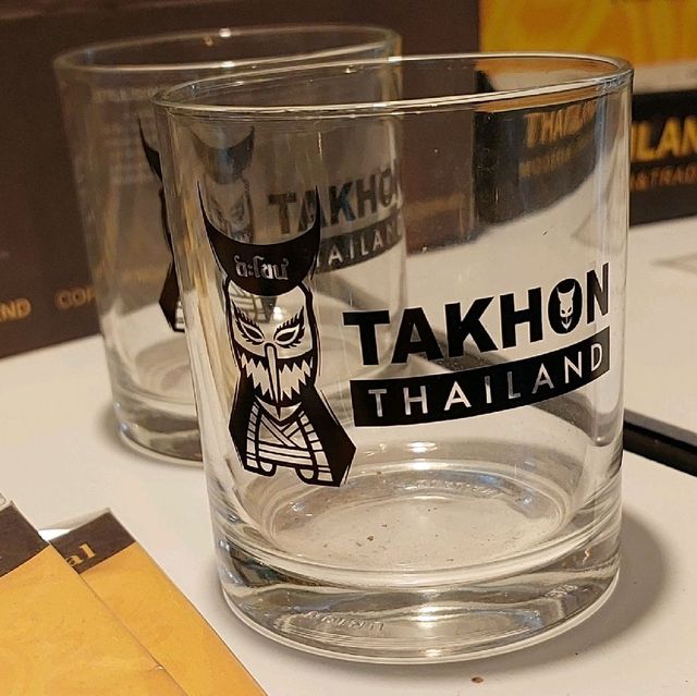 ตะโขนคาเฟ่ Takhon cafe อยู่ริมลำธารน้ำไหล