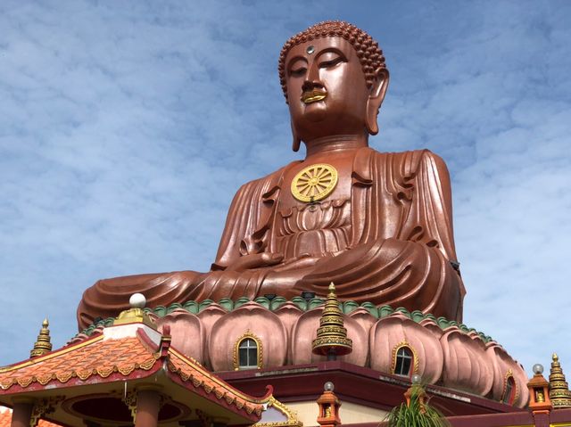 Wat Machimmaram (Sitting Buddha)