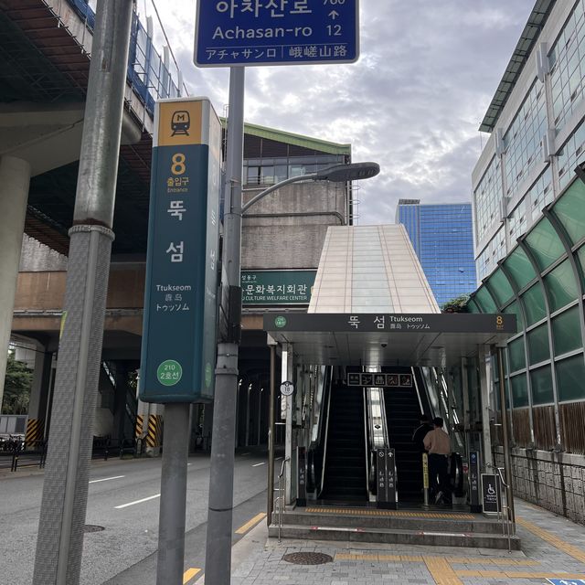 韓国/ソウル【聖水洞】カフェ通りがあるトゥクソム駅周辺