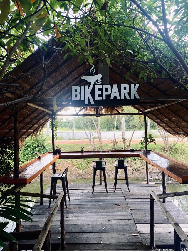 คาเฟ่นักปั่น BIKEPARK CAFE 