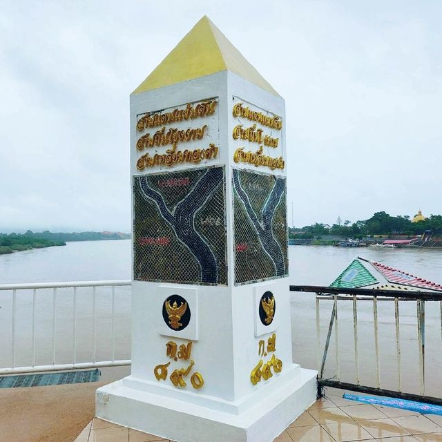สามเหลี่ยมทองคำ (Golden Triangle)

