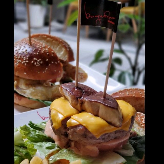 超巨型漢堡🍔Burgeroom 超巨型漢堡🍔Burgeroom