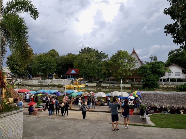 Khlong Hae Floating Market