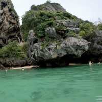 พายคายัคลอดถ้ำ สุดตื่นเต้น  ที่หาดไร่เลย์