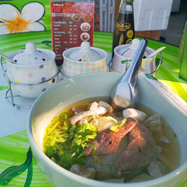 ก๋วยเตี๋ยวกลางไร่ บ้านไทยนิยม อร่อยมาก สุดจัด