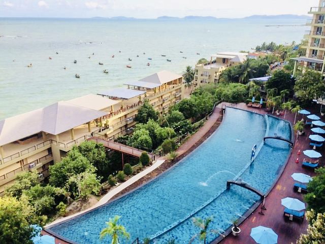 โรงแรมติดทะเล สระว่ายน้ำ 2 ชั้น