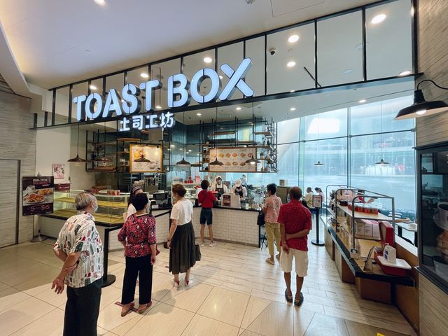 Cafe with a fountain view at Suntec City Mall