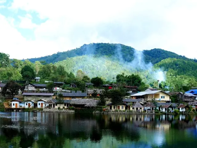 บ้านรักไทย หมู่บ้านในฝัน