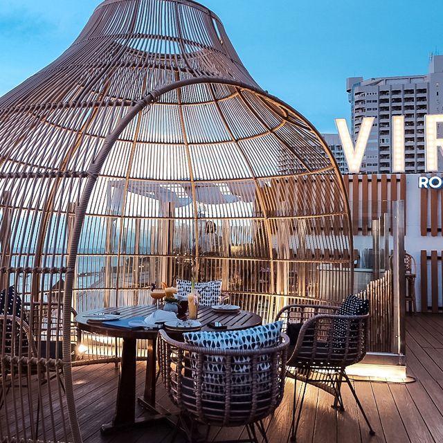 ร้านสวย วิวพาโนแบบจึ้งๆที่พัทยา🍹🥂