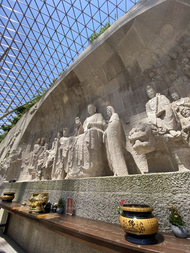 The Usnisa Palace 佛顶宫 - Modern Temple !💛
