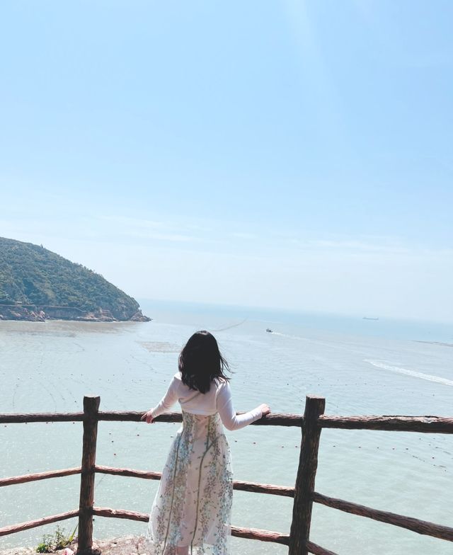 This is probably the most beautiful seaside plank road in Wenzhou...