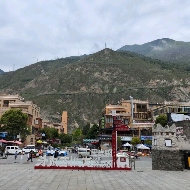 A town worth stopping at 🏘🏯😍in Sichuan province