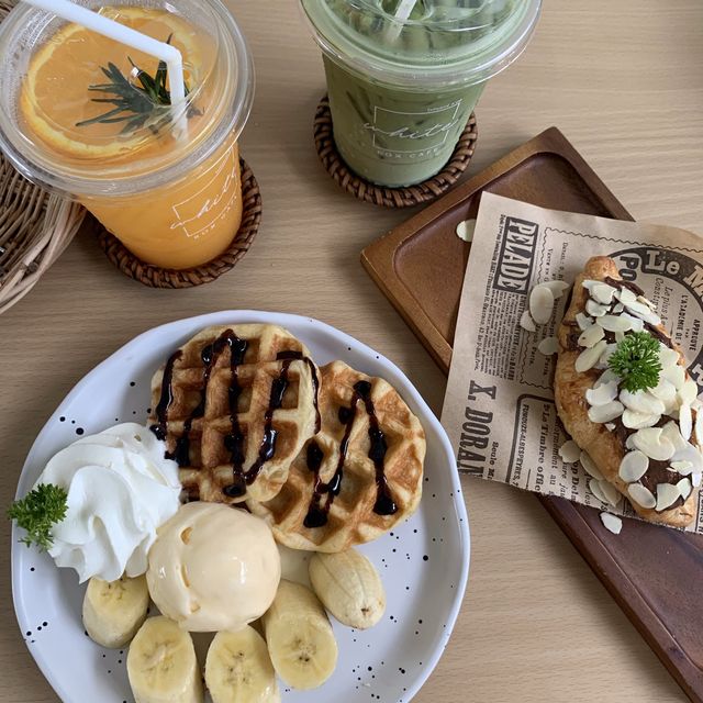 WHITE BOX CAFE 