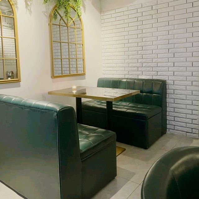 "Day N Nite" restaurant 