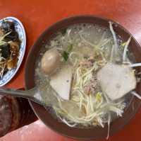 台東關山市場超人氣美食｜關山臭豆腐，湯麵、滷味也很好吃喔