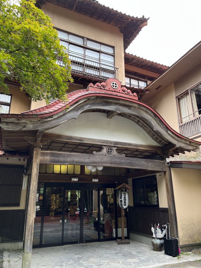 歴史の名湯宿　藤三旅館です(o'ー'o)ﾉ