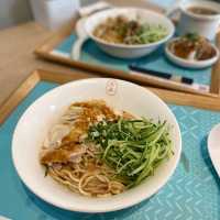 ［新竹/東區］ 墨竹亭｜燃麵本家 新竹金山店🎋｜金山街平價美食 竹科上班族午餐 晚餐的好選擇🐾 -