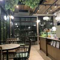 The Oqposite คาเฟ่เล็กๆใกล้วัดโสมนัส