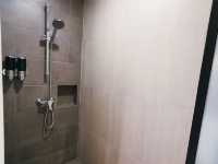 โรงแรมหรูติดถนนใหญ่ "Blue Rabbit Hotel"