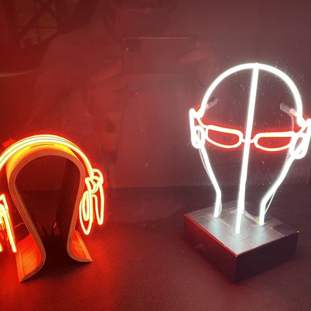 霓虹燈：大館複式展室 🌟🌆
