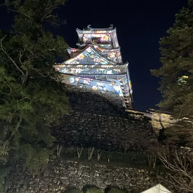 夜はライトアップ！高知城