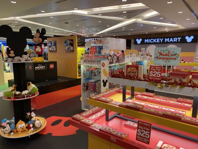 Disney Store In Singapore 😍