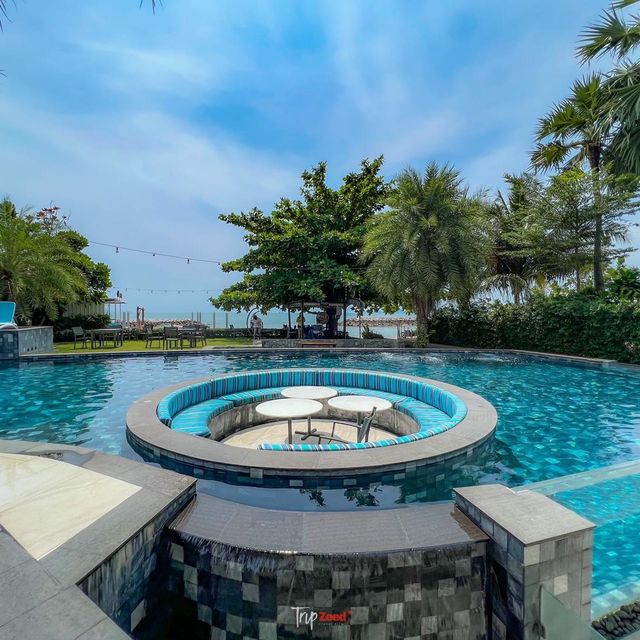 ที่พักติดทะเล เดินลงหาดได้เลย 
