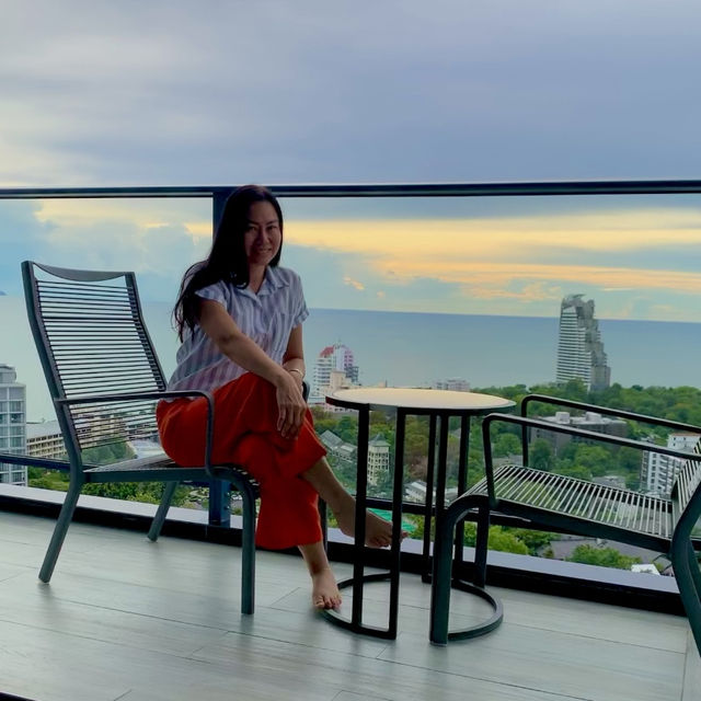 โรงแรมหรูหรา วิวทะเล มีสวนน้ำ ติดกับห้างฯ