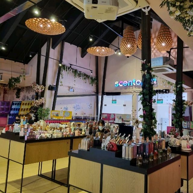 Scentopia, an interactive shop In Sentosa