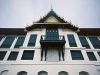 เดินเที่ยวชมถนนสนามไชยกันเถอะ