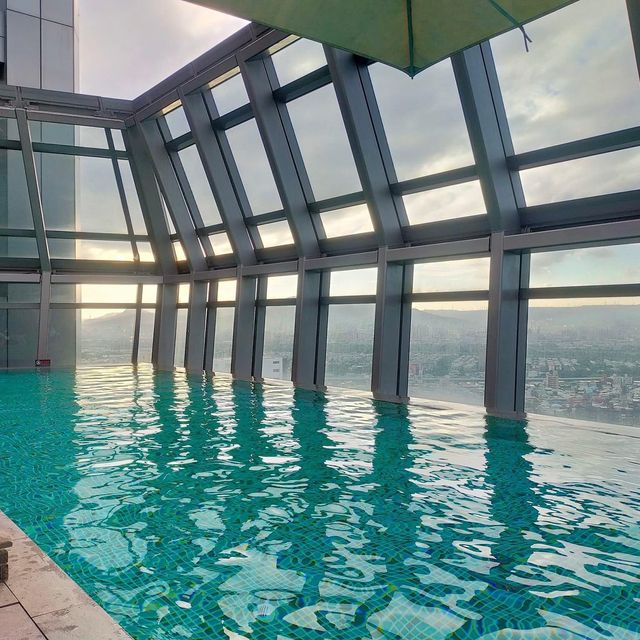 Hilton Taipei Sinban Swimming Pool