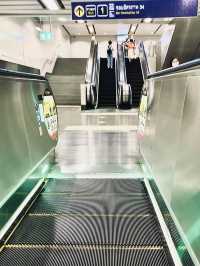 อิสระภาพ รถไฟฟ้า Mrt นักท่องเที่ยวแน่นมาก | กทม.