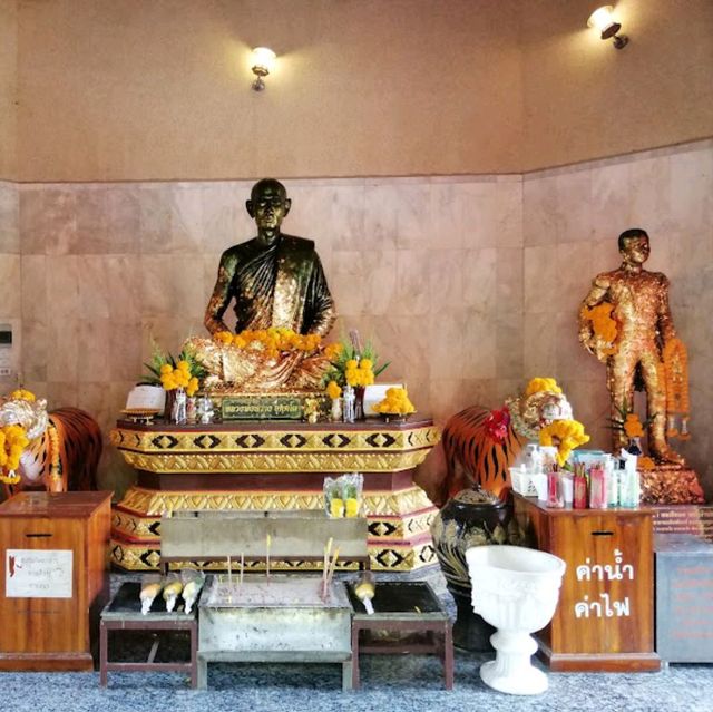 วัดเขากะโหลก ริมทะเลปราณบุรี จ.ประจวบคีรีขันธ์