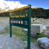 NZ Mt. Cook Hooker Valley Track