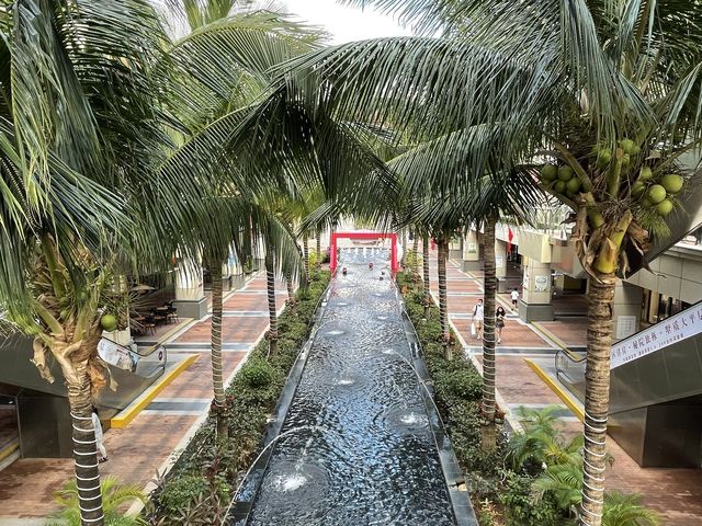 Sanya’s Yalongwan Mall 