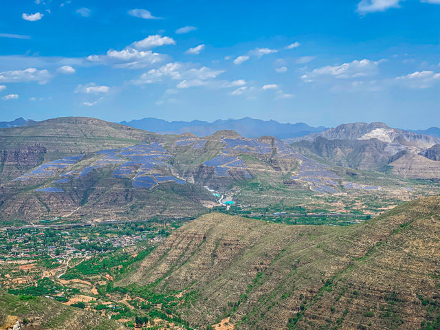 Beijing Hiking | Exploring the Dragon Palace Mountain Stone Array and Discovering the Thousand-Year Flower Tower.