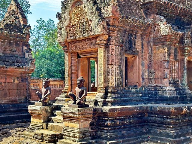 Anantara Suite at Angkor Wat Resort is so beautiful! Let's also visit the Queen's Palace in the afternoon.