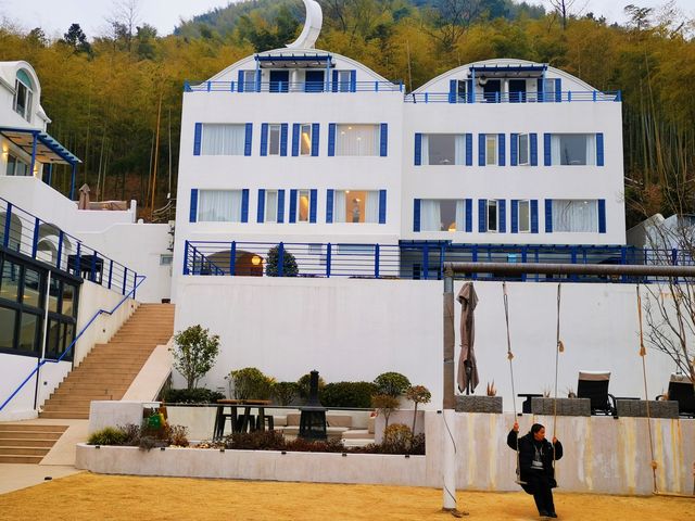 Hidden in the foothills of Moganshan, the Saint Island Villa.