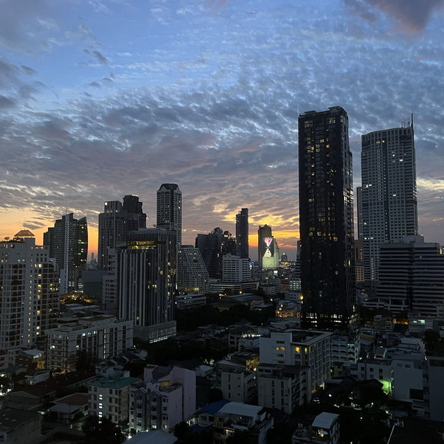 Rooftop bar : Furama Silom