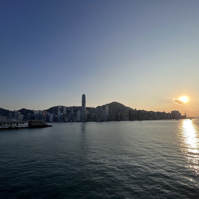 金碧輝煌的日落景色