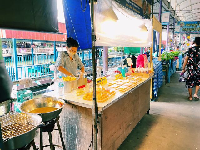 เที่ยววัดไทรใหญ่เลาะตลาดน้ำไทรน้อย ใกล้บ้านใหม่😌