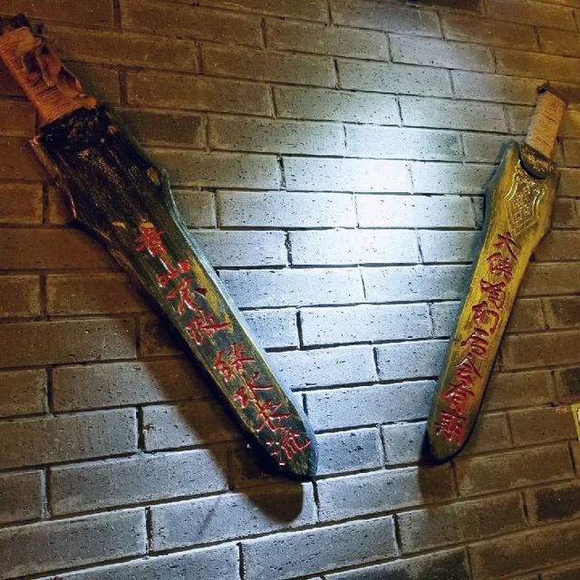 邊享受麻辣火鍋🌶️ 邊看👺變臉國術