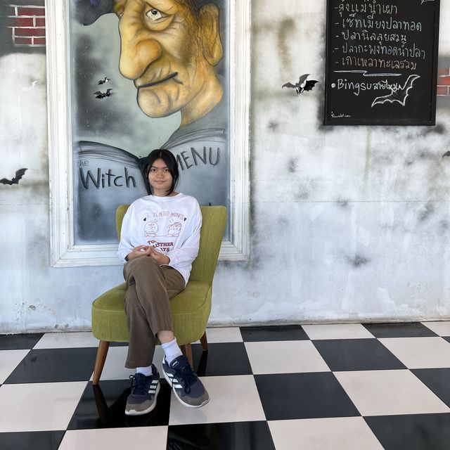 คาเฟ่แม่มด