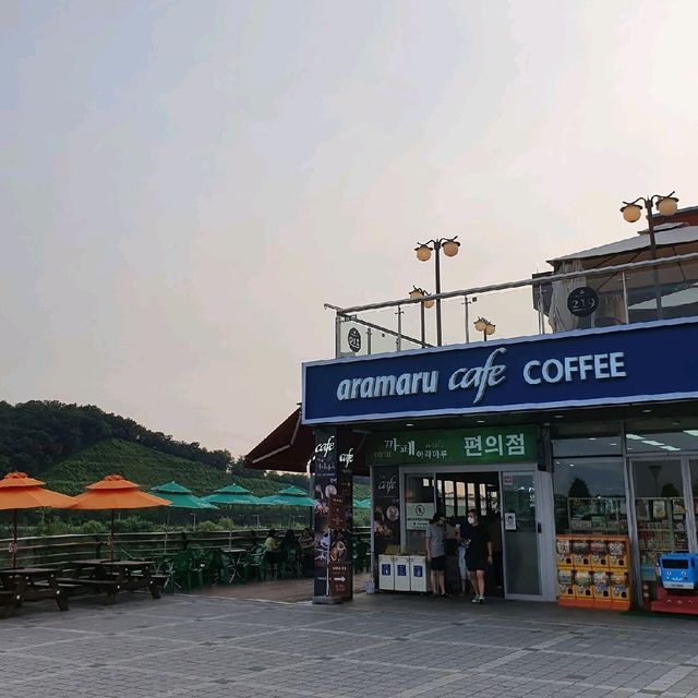 인천 아라뱃길 인공폭포가 있는 아라마루 전망대