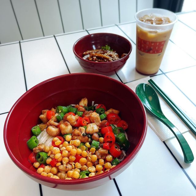 🐔 尖沙咀新潮黑白風米線店