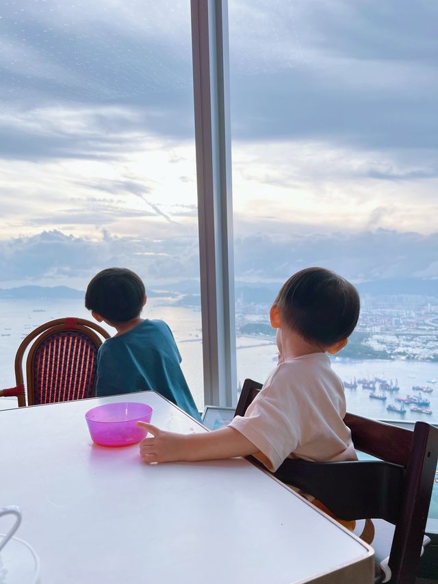 393米高空 親子高質慶祝生日 