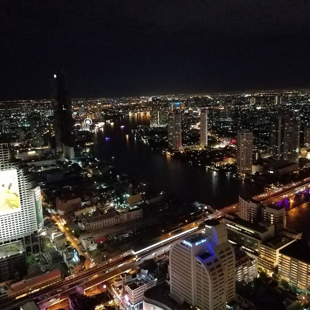 【タイ・バンコク】トラップに注意！！世界一高い場所にあるルーフトップバー『SKYBAR』で夜景が見たいだけなのに